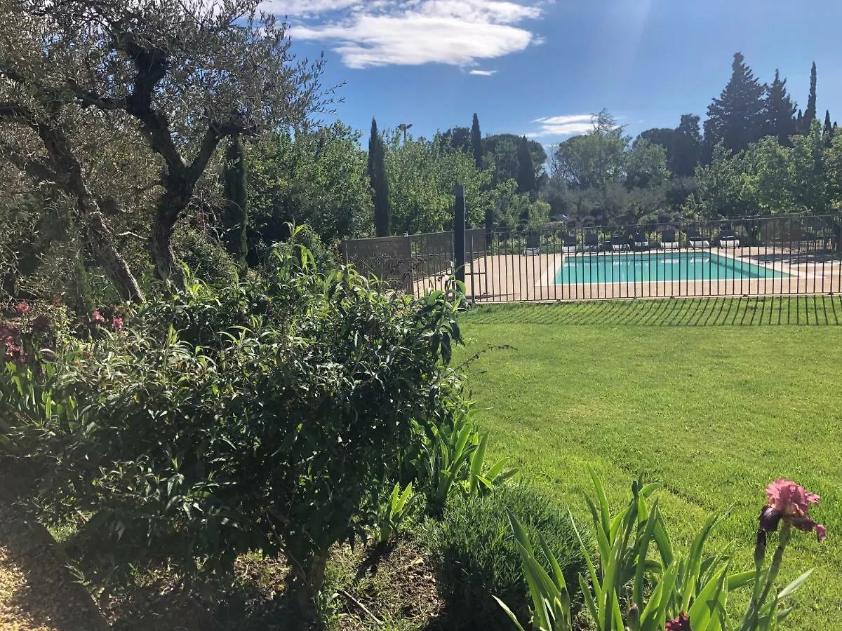 Domaine Du Mas Foucray Aparthotel Les Baux-de-Provence 0*,  Franciaország